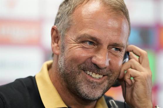 Hansi Flick está con confianza de cara al duelo ante el Athletic Club en casa. FOTO: EFE