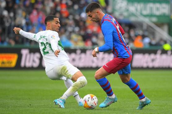 Así se vivió la polémica remontada del Barcelona sobre el Elche en la liga de España