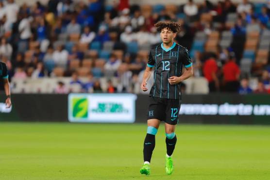 David Ruiz usó su tradicional número 12 en el partido Honduras vs El Salvador. FOTO: Kameloki.
