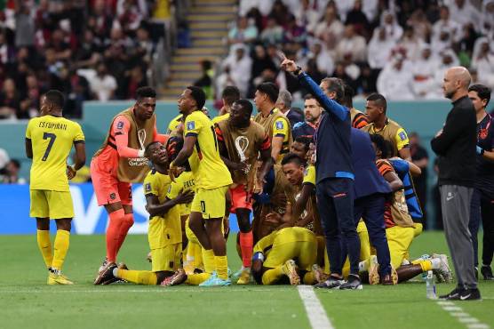El festejo de los jugadores de Ecuador tras el 2-0 de Enner Valencia.