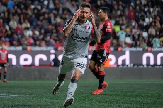 El volante uruguayo Brian Lozano es una de las figuras del Atlas.