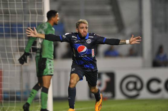 Agustín Auzmendi convirtió doblete al Saprissa, aunque falló una muy clara.