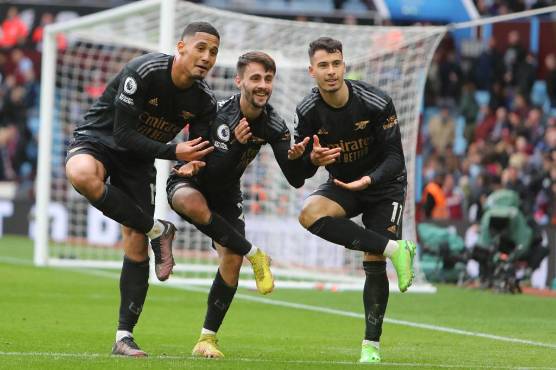 Arsenal ganó y se puso líder de la Premier League con un partido menos que le Manchester City.