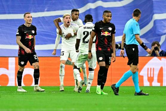 Así celebró Fede Valverde su golazo ante el Leipzig en el Santiago Bernabéu.