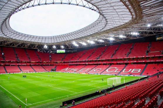 Este es el Estadio de San Mamés, recinto donde juega el Athletic Club de LaLiga de España.