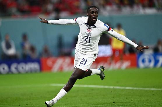 Timothy Weah marcó el gol que puso en ventaja a Estados Unidos.