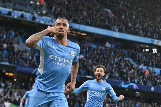 Gabriel Jesus y Kevin De Bruyne marcaron dos goles para el City en 10 minutos.