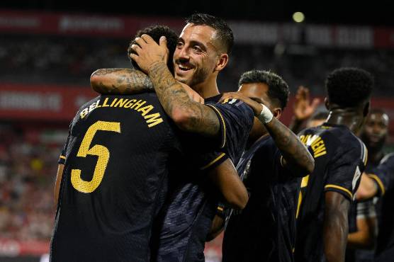 Joselu, que también marcó gol, celebrando el tanto de Bellingham.