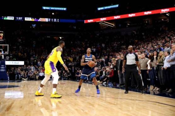 MINNEAPOLIS, MN - OCTOBER 29: Jeff Teague #0 of the Minnesota Timberwolves handles the ball against the Los Angeles Lakers on October 29, 2018 at Target Center in Minneapolis, Minnesota. NOTE TO USER: User expressly acknowledges and agrees that, by downloading and or using this Photograph, user is consenting to the terms and conditions of the Getty Images License Agreement. Mandatory Copyright Notice: Copyright 2018 NBAE Jordan Johnson/NBAE via Getty Images/AFP