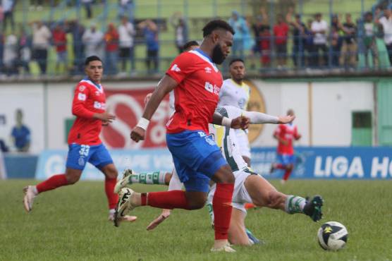 Arboleda se destapa con doblete ante Juticalpa y Olimpia le dedica el triunfo a Demetri Gordon