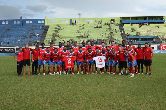 Homenaje del Olimpia en memoria de Demetri Gordon.