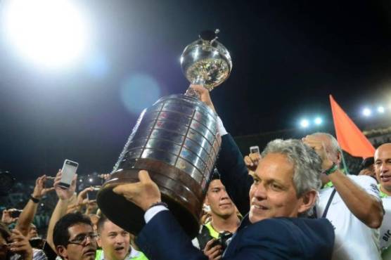 Reinaldo Rueda y la Copa Libertadores que ganó con el Atlético Nacional de Colombia.