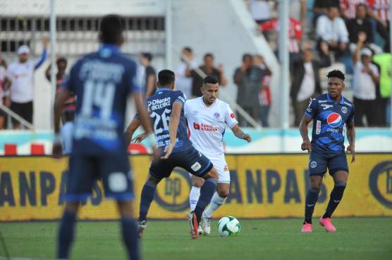 Olimpia golea a Motagua, continúa con la hegemonía sobre el azul y se convierte en semifinalista