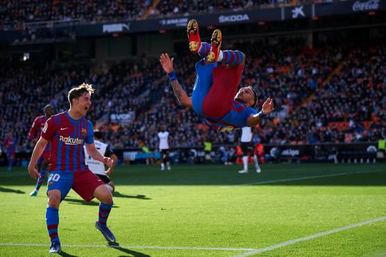 ¡Efecto Xavi! Barcelona se divierte en Mestalla y regresa a zona Champions tras golear al Valencia