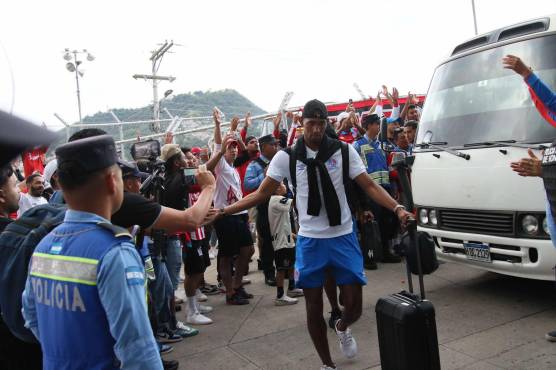 ¡Agónico y polémico empate! Con gol del portero Edrick Menjívar tras un error arbitral, Olimpia consigue el empate al 90+7’ ante Juticalpa