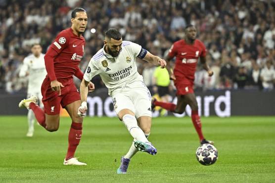 Con gol de Benzema, Real Madrid no tiene problemas con Liverpool y clasifica a los cuartos de final de la Champions