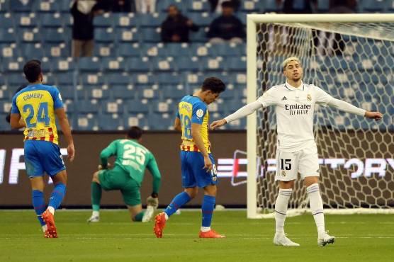 Valverde lamenta la oportunidad de gol que no pudo concretar.