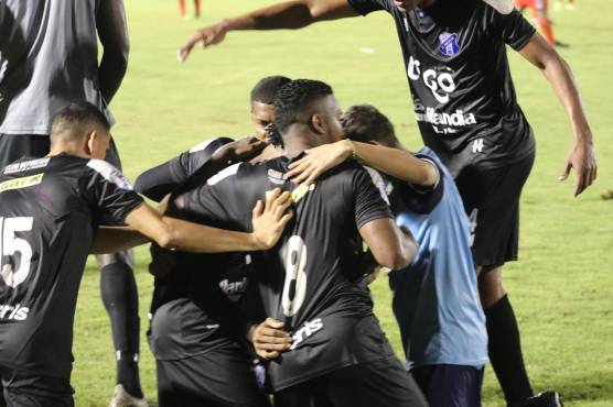 Jhon Jairo López sobre la lucha por el no descenso: “Queremos meternos a Liguilla y si seguimos así nos salvaremos”