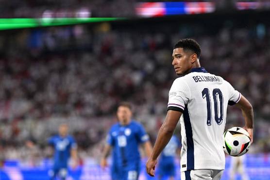 Inglaterra vuelve a decepecionar y cierra la fase de grupos con empate, pero está en octavos de final