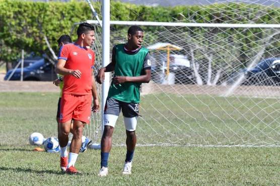 Alenis Vargas entrenó con el equipo que logró el tetracampeonato en el Apertura 2021 con Pedro Troglio.