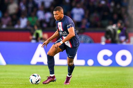 Kylian Mbappé puso fin a los rumores de una posible salida del PSG.