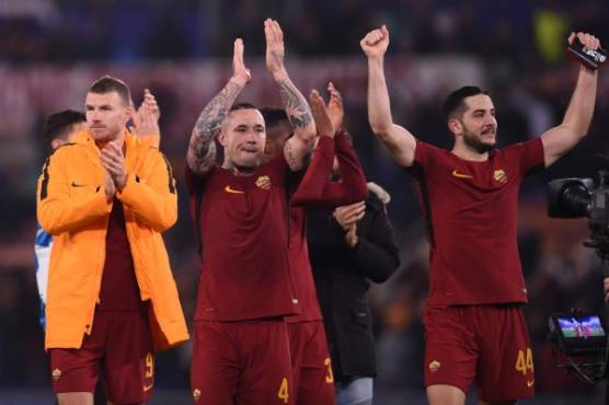 Roma's Bosnian striker Edin Dzeko, Roma's Belgian midfielder Radja Nainggolan (C) and Roma's Greek defender Kostas Manolas (R) celebrate afer winning 1-0 the UEFA Champions League round of 16 second leg football match AS Roma vs Shakhtar Donetsk on March 13, 2018 at the Olympic stadium in Rome. Roma qualify for Champions League quarter-finals. / AFP PHOTO / Filippo MONTEFORTE