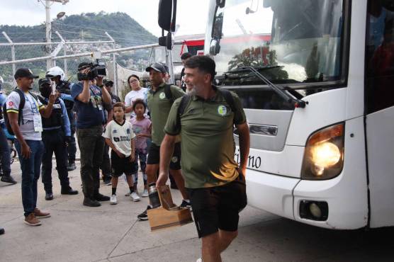¡Agónico y polémico empate! Con gol del portero Edrick Menjívar tras un error arbitral, Olimpia consigue el empate al 90+7’ ante Juticalpa