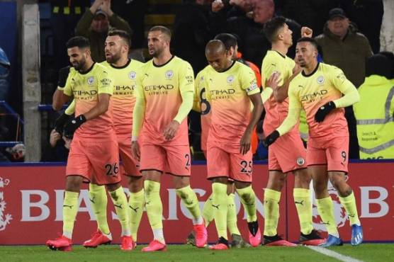 Manchester City's Brazilian striker Gabriel Jesus (R) celebrates with teammates after he scores his team's first goal during the English Premier League football match between Leicester City and Manchester City at King Power Stadium in Leicester, central England on February 22, 2020. (Photo by Oli SCARFF / AFP) / RESTRICTED TO EDITORIAL USE. No use with unauthorized audio, video, data, fixture lists, club/league logos or 'live' services. Online in-match use limited to 120 images. An additional 40 images may be used in extra time. No video emulation. Social media in-match use limited to 120 images. An additional 40 images may be used in extra time. No use in betting publications, games or single club/league/player publications. /