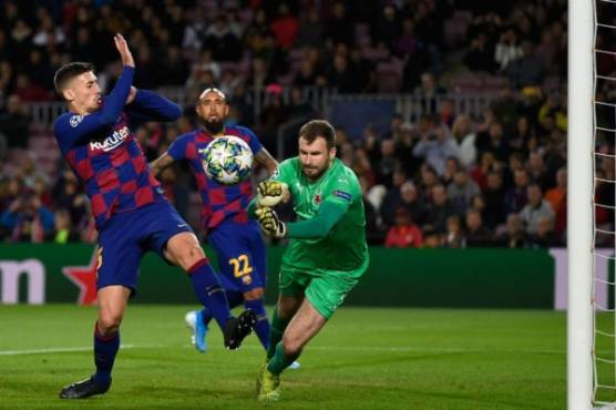 Kolar, portero del Slavia, ha sido figura en el primer tiempo ante el Barcelona en el Camp Nou.