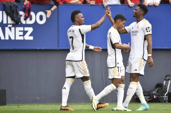 Con doblete de Vinicius, Real Madrid goleó a Osasuna y se acerca cada vez más al título de la Liga Española