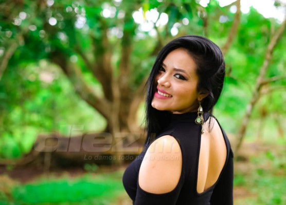 Pamela Canales, la lindura que trabaja con Motagua pero es aficionada de Olimpia