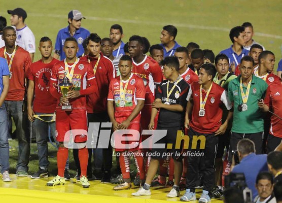 La tristeza de Real Sociedad tras perder su cuarta final