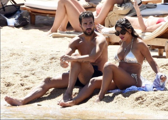 Daniela Seeman, la mujer de Cesc Fábregas deslumbra en la playa