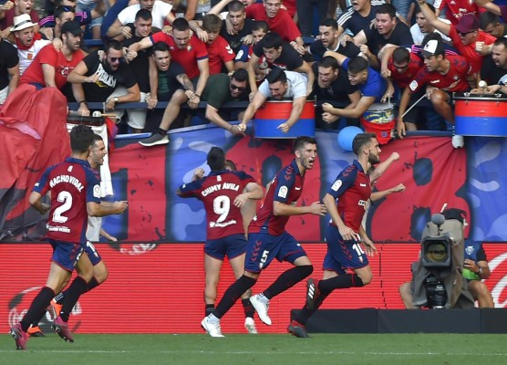 FOTOS: La alegría de Ansu Fati, el gesto de Piqué y la dura batalla entre Osasuna y Barcelona
