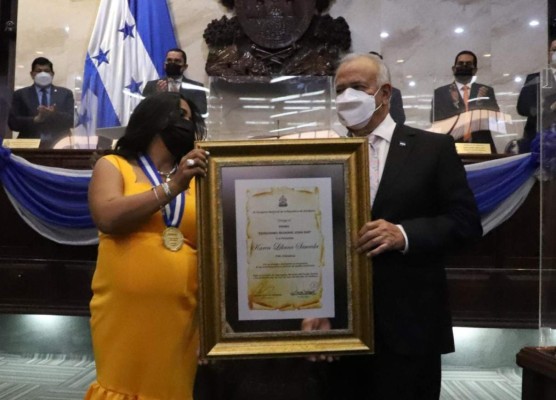 ¡Chelato y DIEZ entre los protagonistas! Así fue la entrega de los Premios Parlamentarios a los periodistas más destacados del 2021&nbsp;&nbsp;