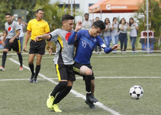Una fiesta en segundo día de los Juegos de la Juventu en Unitec