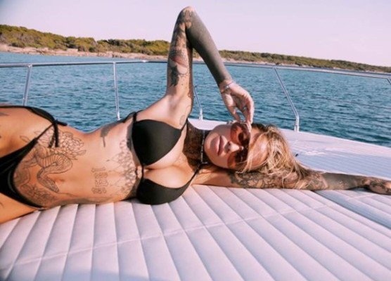 Las vacaciones de Theo Hernández y su nueva novia en Ibiza que están dando de qué hablar