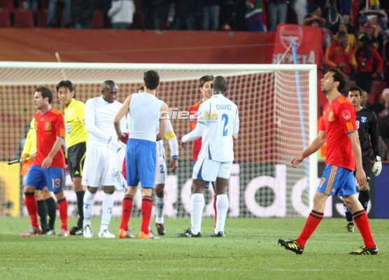 ¡Piqué sufrió con Welcome! Las imágenes del España-Honduras en Sudáfrica 2010