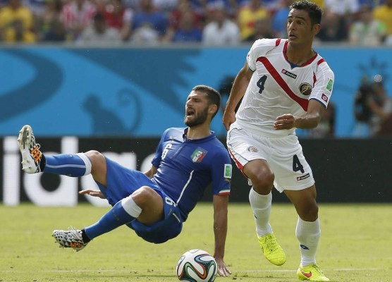 Michael Umaña aún no resuelve su futuro tras el Mundial 2014