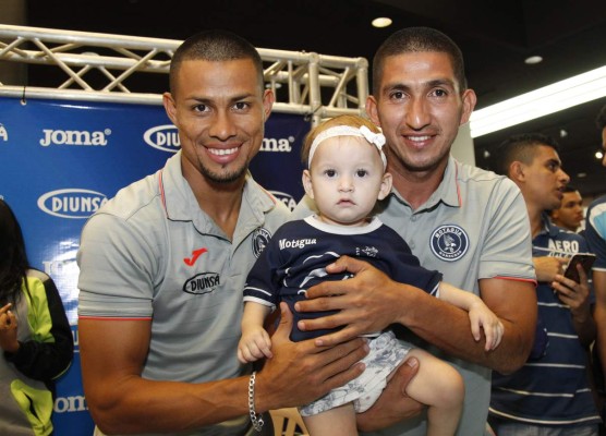 Aficionados abarrotaron llegada de Motagua a San Pedro Sula