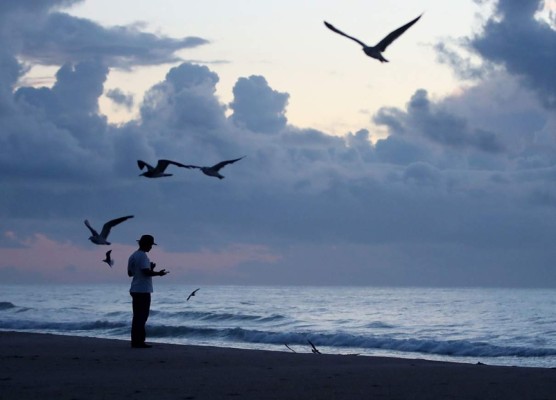 Así esperan en las costas de las Carolinas al poderoso huracán Florence