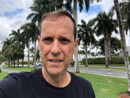 La dura enfermedad que tiene el famoso narrador que se casó con su hermanastra: “A mí me tocó esto...”