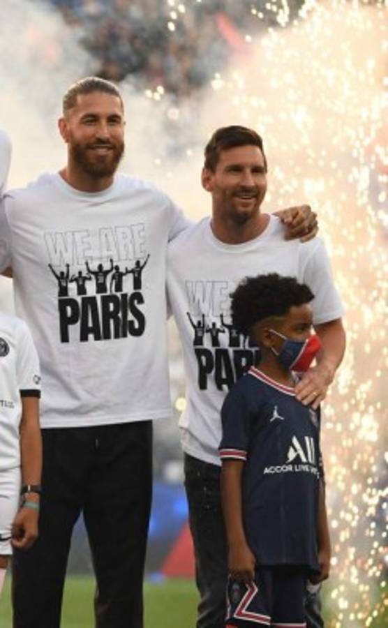 Éxtasis en París e invitado de lujo: así fue la presentación de Messi ante la afición del PSG en el Parque de los Príncipes  