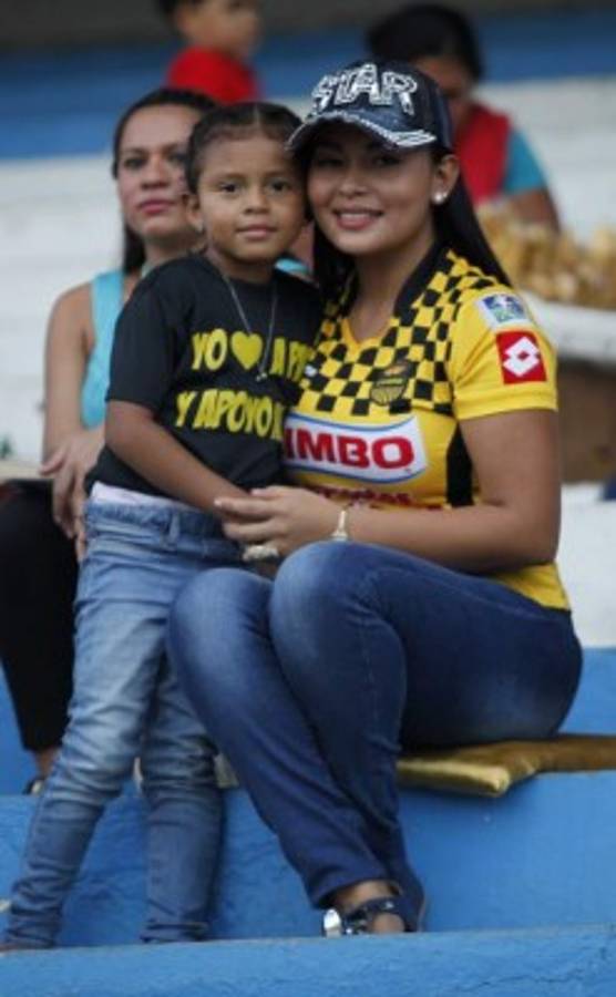 Las despampanantes chicas que adornaron la jornada dos de la Liga Nacional