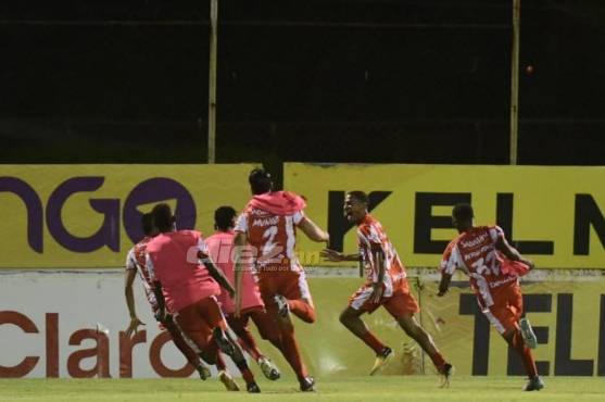 Cayó y lo hizo feo: Real España pierde su invicto con Héctor Vargas tras ser goleados ante Vida en el Excélsior