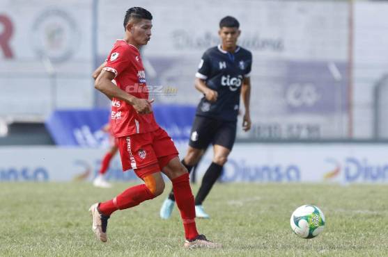 Edder Delgado anotó un golazo de tiro libre en el primer partido de la eliminatoria por la permanencia. FOTO: Neptalí Romero