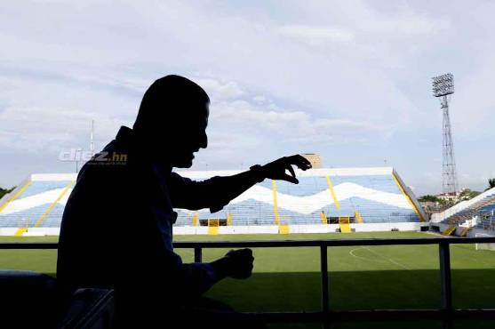 El otro yo de Elías Burbara: Jugador que deseó, la historia del fichaje caído de Juan Vieyra, su primer carro y todas sus confesiones