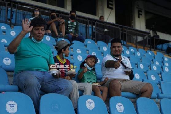 Parte del ambiente que se vive en el estadio Olímpico de San Pedro Sula. FOTO: Mauricio Ayala.