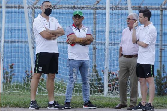 Así disfrutaban Juan Obelar, Rolin Peña y Manuel Keosseián en la previa de la ida del repechaje.