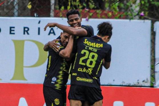 Real España doblegó a la Real Sociedad en su propia casa y los hunde en el sótano de la clasificación